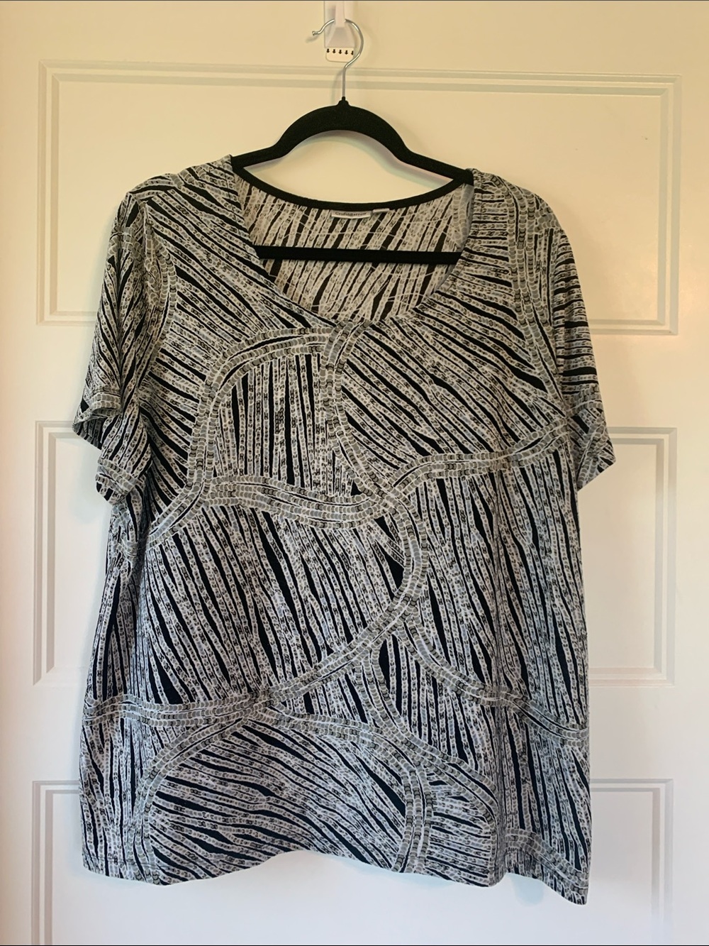 croft & barrow Black and White & green Abstract Stripe Top size 1X